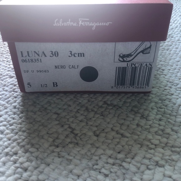 SALE!!!Salvatore Ferragamo black patent pump - Picture 5 of 7